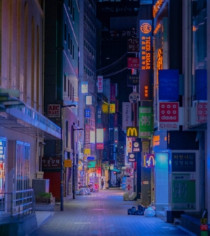 Seoul street at night lit up