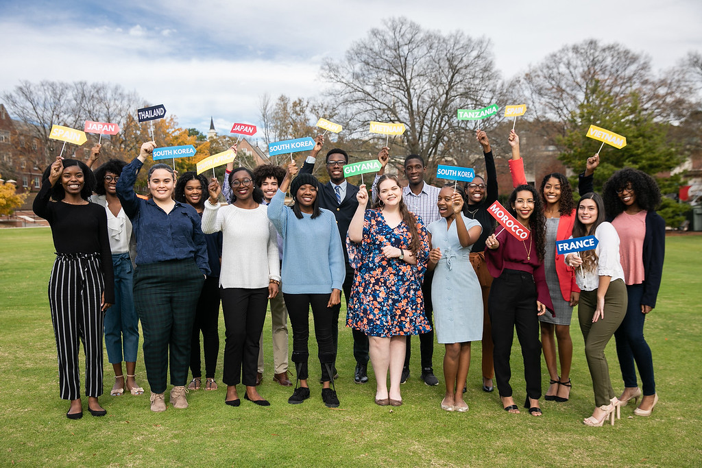 Group of Gilman recipients with country cards